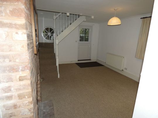 1 bed House - To Let - Photo 1