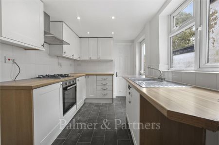 3 bedroom semi-detached house to rent - Photo 4