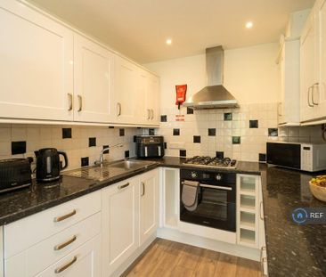 3 bedroom flat to rent - Photo 6