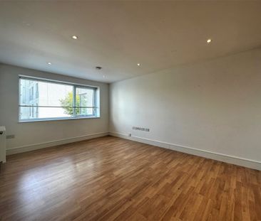 West Plaza, Town Lane, Stanwell,TW19 - Photo 6