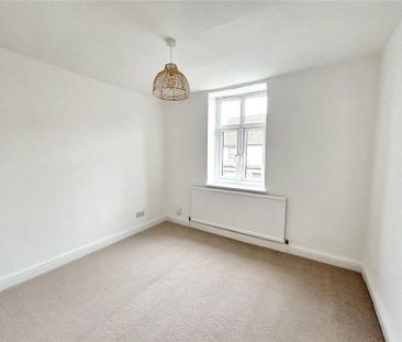 2 bedroom end of terrace house to rent - Photo 2