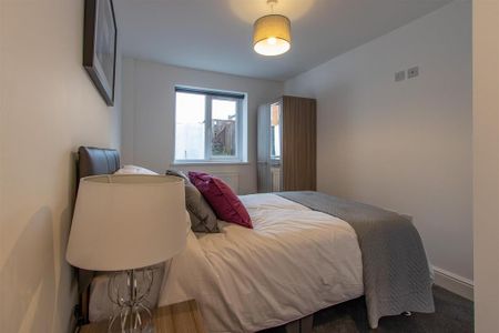 1 bedroom in a house share to rent - Photo 2