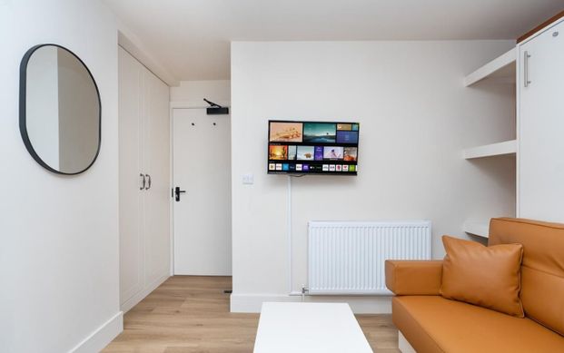 Room in a Shared House, Malmesbury Road, SO15 - Photo 1