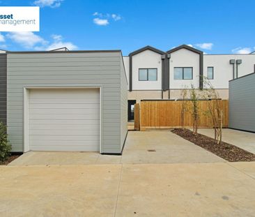 Three Bedroom Modern Living Townhouse in Werribee! - Photo 6