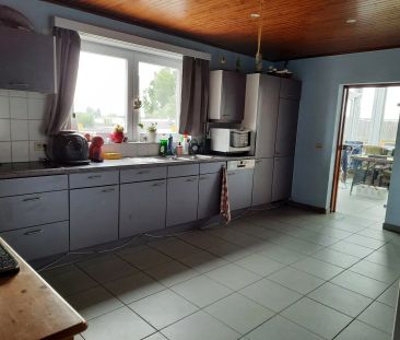 Ruim appartement met drie slaapkamers - Photo 1