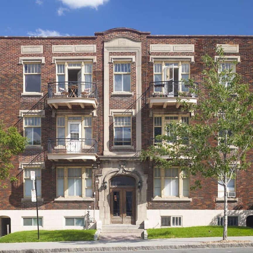 3710-3730 Queen Mary - Photo 1