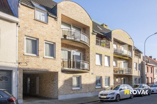 Lichtrijk en ruim duplex-appartement met terras voor- en achteraan én garagebox - Photo 1