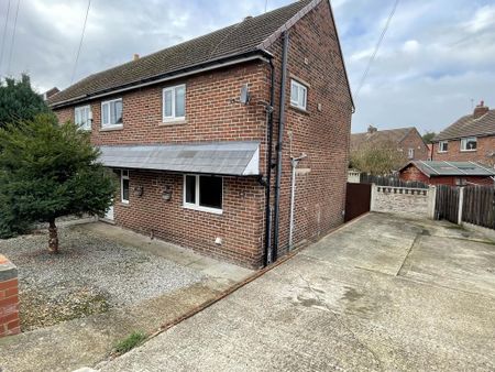 3 bedroom semi-detached house to rent - Photo 5