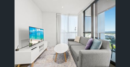 Broadbeach 1-Bed with Pool, Gym, Walk to the Beach with Car Park- Flexible furnished lease options available, 3-6 month lease options are available. - Photo 4