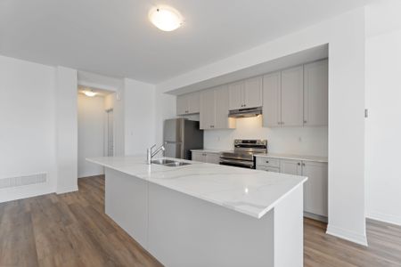 For Lease - 12 Feather Road, Welland, Ontario - Photo 2