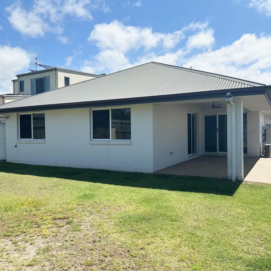 BEAUTIFUL FOUR BEDROOM HOME IN PEREGIAN SPRINGS - Photo 1