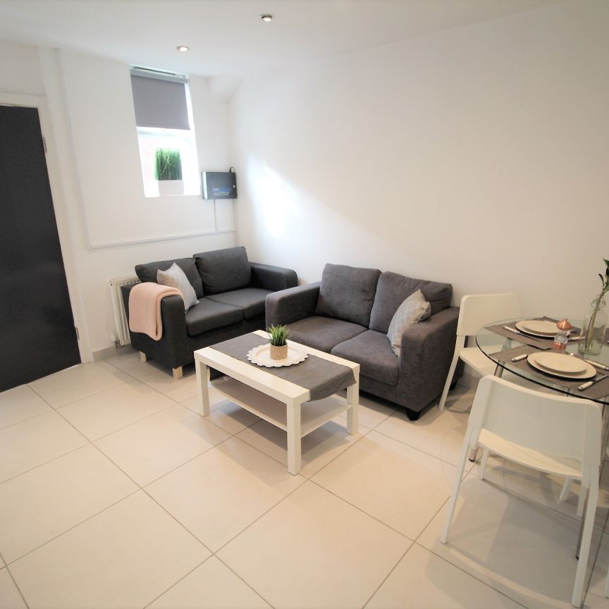 Flat 1, 55 Clarendon Road, LS2 9NZ, Leeds - Photo 1