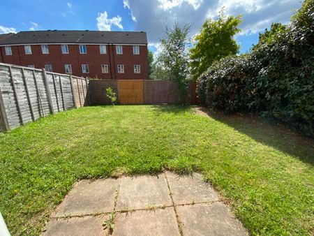 Town house to rent on - Photo 2