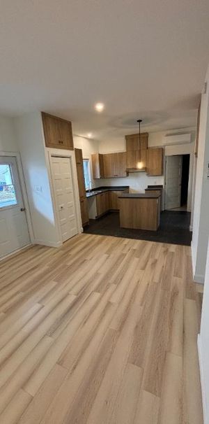 Beau 5 1/2 - Photo 1