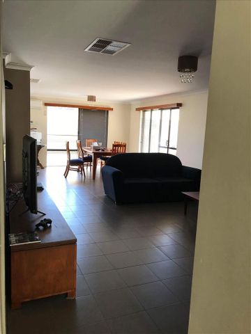 Queens Park - Photo 3