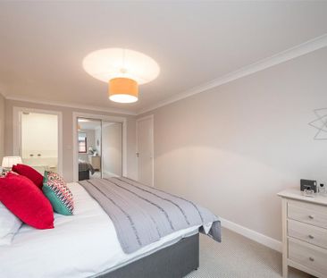 3 bedroom flat to rent - Photo 6