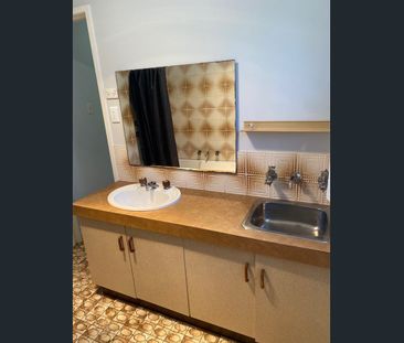 Tidy One Bedroom Unit - Photo 4