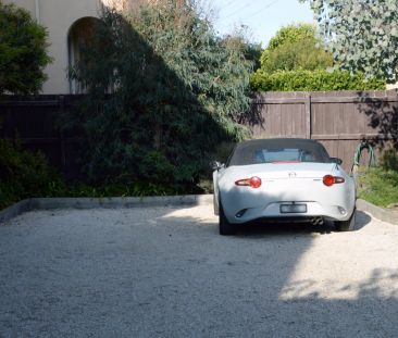 BEACHSIDE ART DECO GEM - GROUND FLOOR WITH COMMUNAL GARDEN! - Photo 5