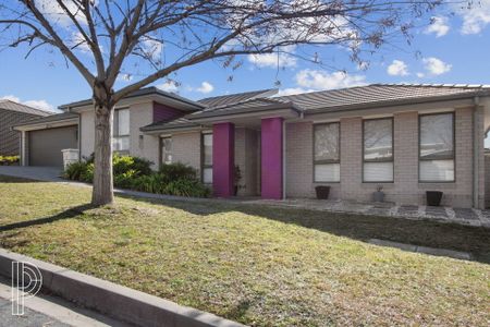 Charming Family Home in the Heart of Casey. - Photo 2