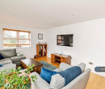 3 bedroom flat to rent - Photo 2