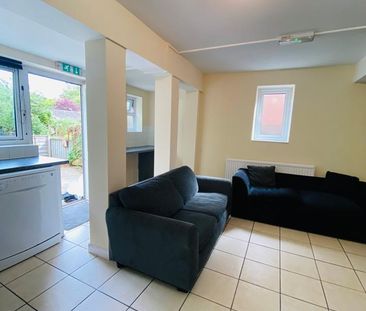 6 bedroom semi-detached house to rent - Photo 4
