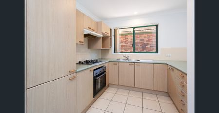 Tidy 3 bedroom home in convenient location - Photo 4