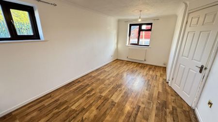 3 bedroom end of terrace house to rent - Photo 2