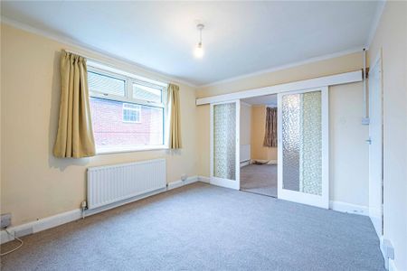 3 bed Detached House for rent - Photo 4