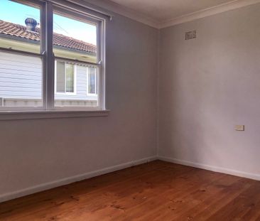 PERFECTLY LOCATED FAMILY HOME! - Photo 5