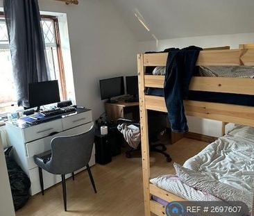 4 bedroom semi-detached house to rent - Photo 6