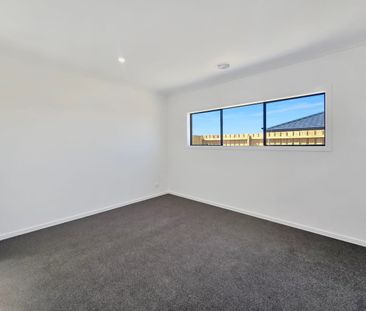 Stylish Family Living in Armstrong Creek - Photo 3