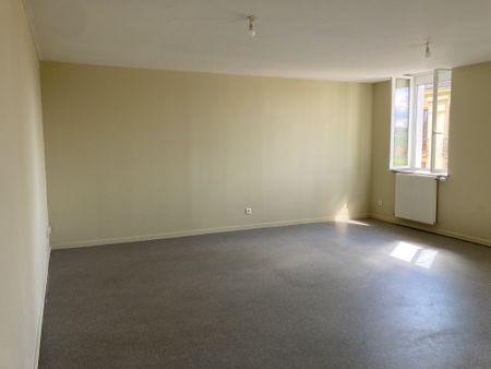 Location Appartement 4 pièces 84m² ROANNE 42300 - Photo 3