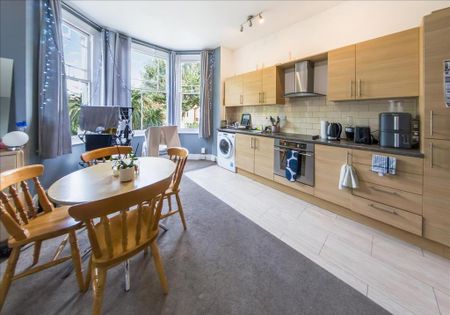 3 bedroom flat to rent - Photo 5