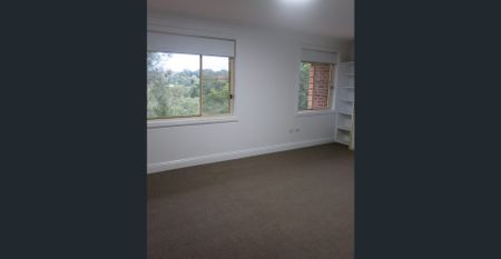 SPACIOUS TOWNHOUSE - Photo 5