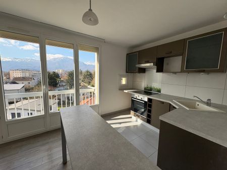 Location Appartement 4 pièces 57m² ST MARTIN D HERES 38400 - Photo 2