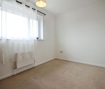 2 bedroom end of terrace house to rent - Photo 3