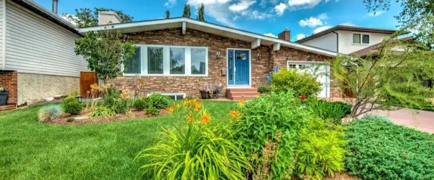 $1700 - Spacious 2 bedroom + den, 1 bath basement suite | Calgary - Photo 1