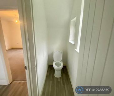 2 bedroom semi-detached house to rent - Photo 6