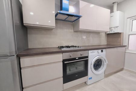 3 Bed Flat, Ruckholt Road, E10 - Photo 4