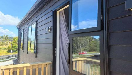 Brand new 2 bedroom 2 bathroom flat in Flat Bush - Photo 4