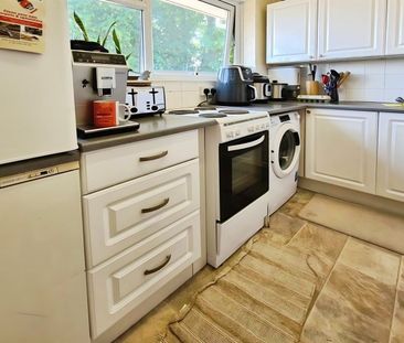 Lawson Court, Sydney Road, SO15 - Photo 4