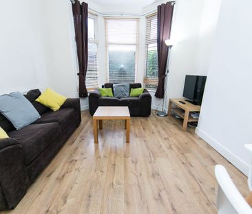 Norwood Grove, Hyde Park, Leeds - Photo 2