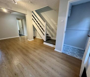 32 Lower Waterloo Road, Larne, BT40 1NP - Photo 1