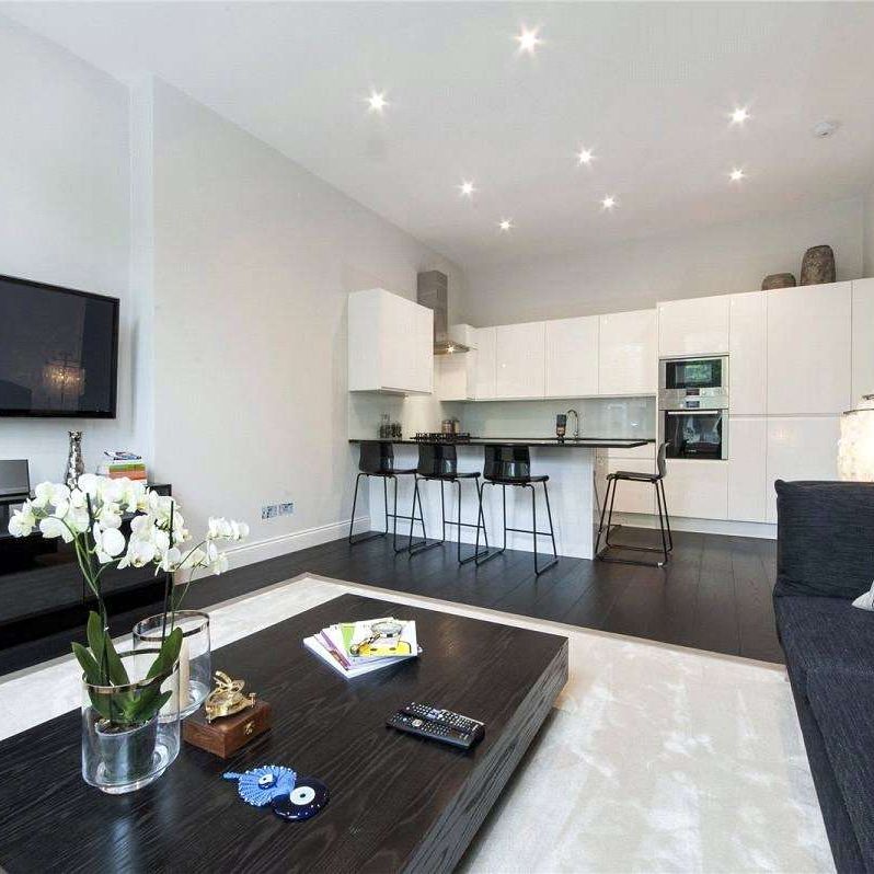 A contemporary apartment benefitting from a private terrace. - Photo 1