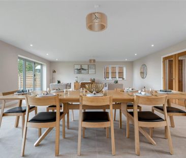 4 bedroom detached house to rent - Photo 2
