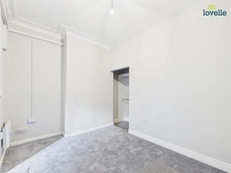 1 bedroom Flat To Let - Photo 3