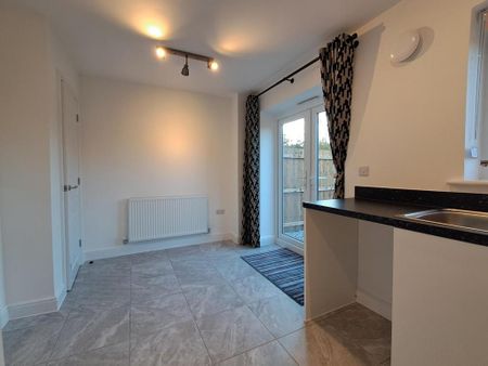 2 bedroom semi-detached house to rent - Photo 2