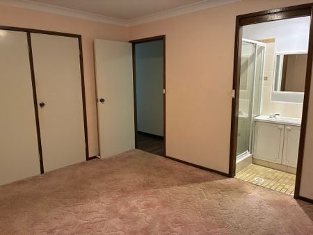 Short walk to Town - Photo 2