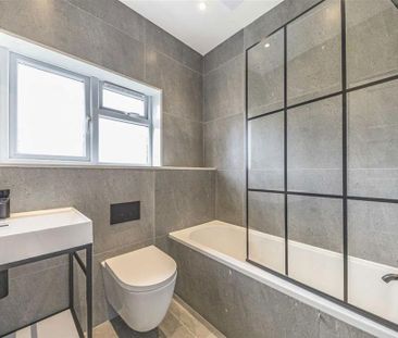 3 bedroom flat to rent - Photo 1