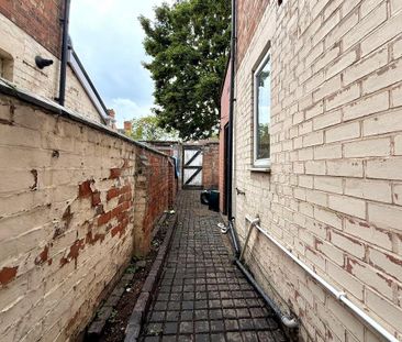 3 bedroom terraced house to rent - Photo 2